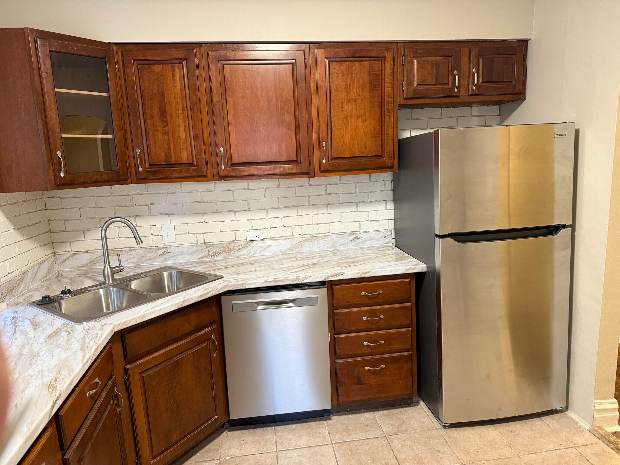 Building Photo - 7119 Amherst Ave