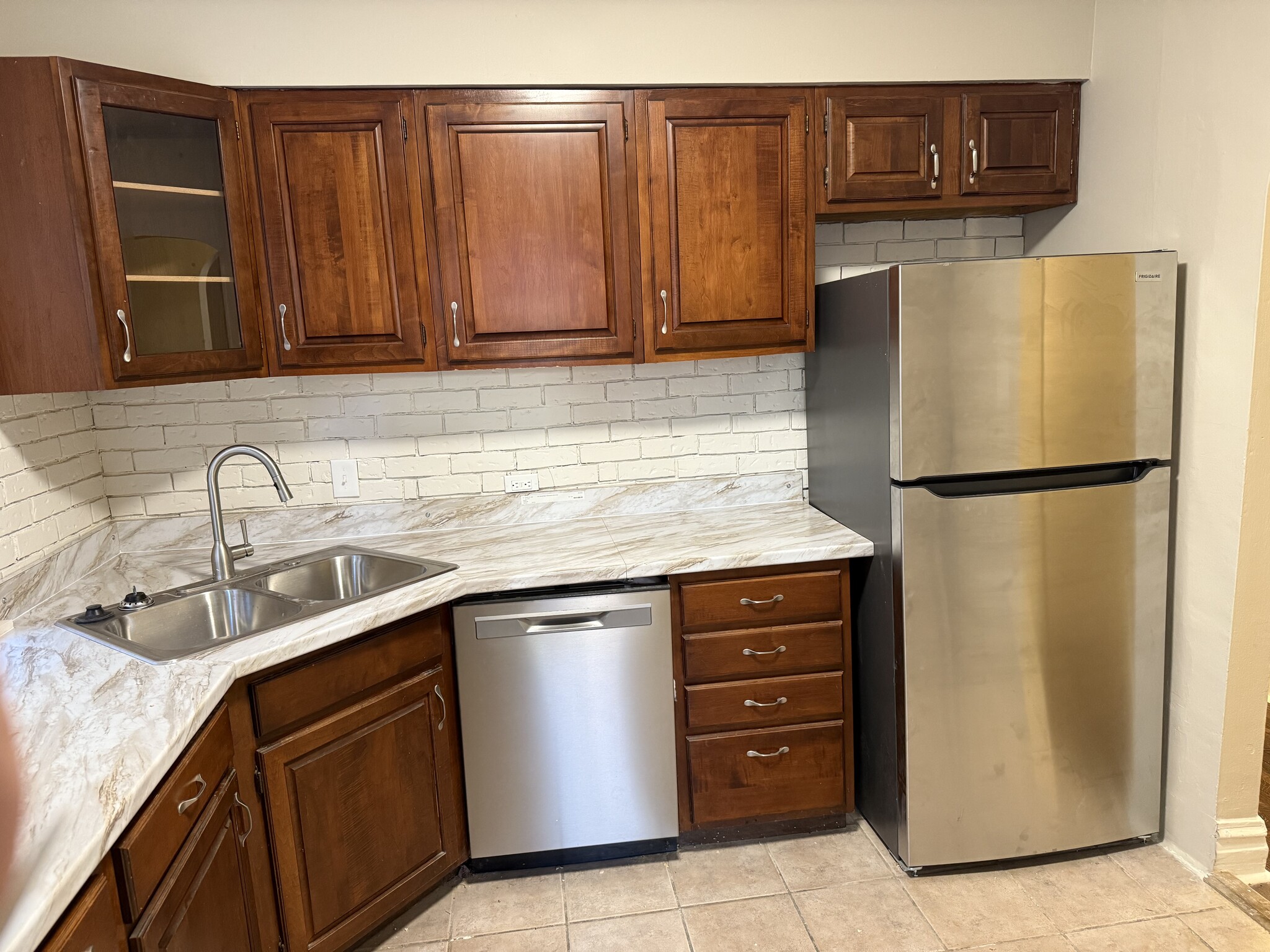Kitchen - 7119 Amherst Ave