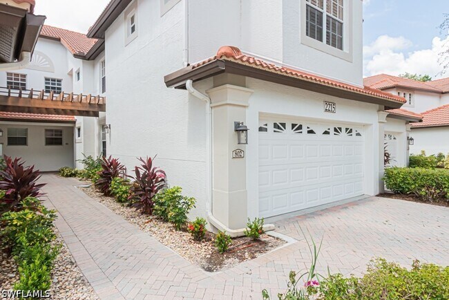 Building Photo - 2215 Hawksridge Dr