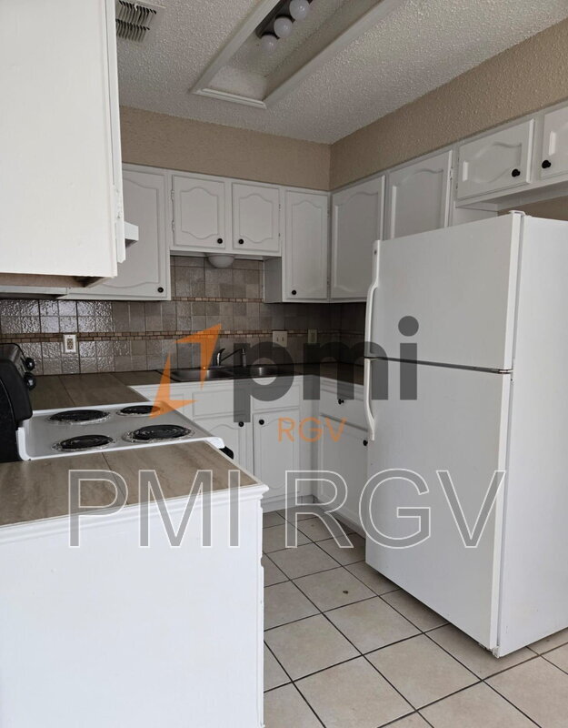 Building Photo - 2912 N 29th Ln