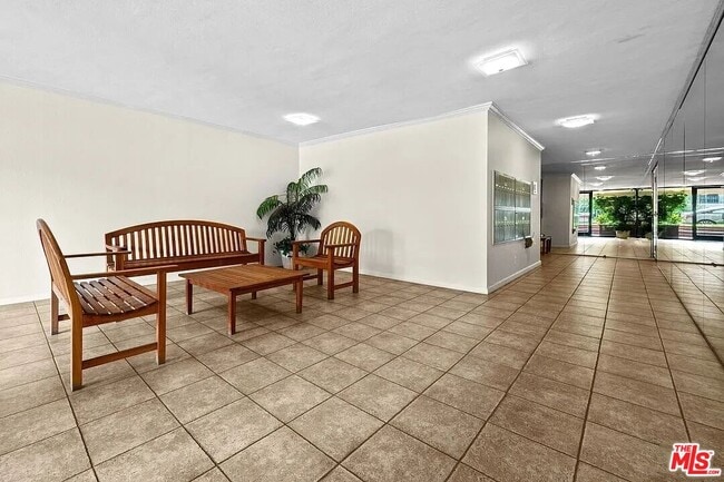 Building Photo - 1312 S Saltair Ave