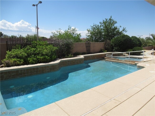 Building Photo - 2091 Clearwater Lake Dr