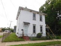 Building Photo - 606 1/2 Mason St