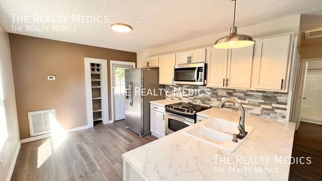 Building Photo - 436 Jennifer Ln