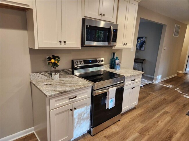 Building Photo - 3 Bed Ranch Home -Chesterfield/Midlothian-...