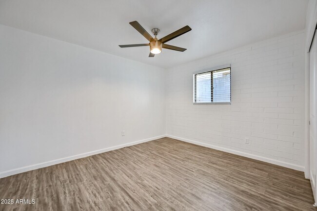 Building Photo - 1744 W Glendale Ave