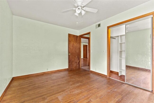 Building Photo - 1009 N Illinois St