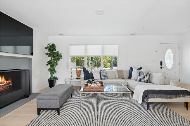 Building Photo - 13 Sherwood Rd