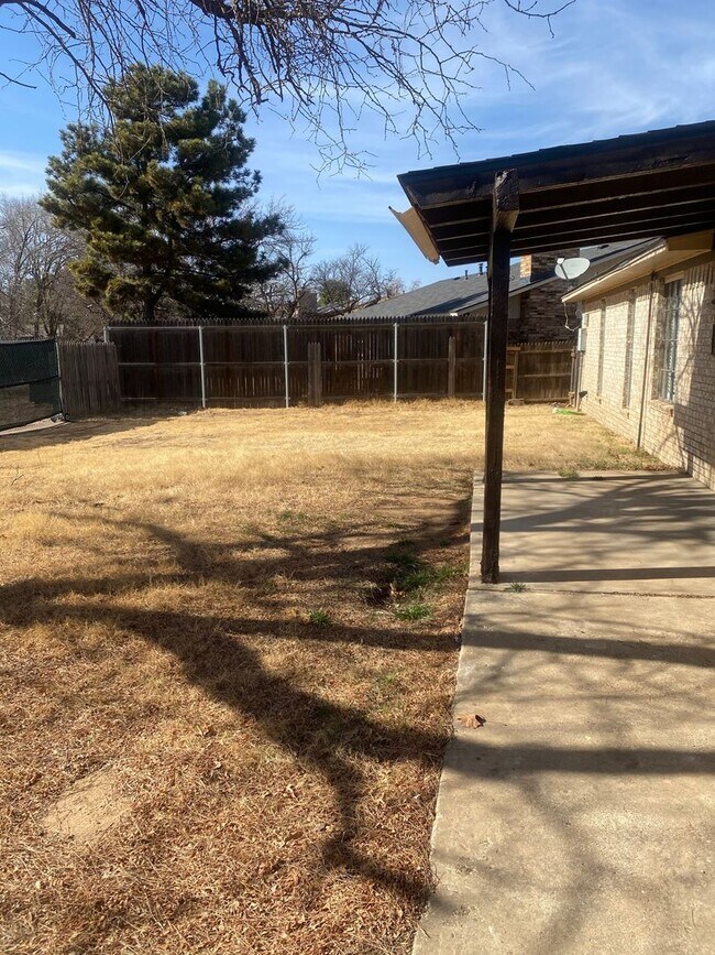 Building Photo - 3417 83rd Dr