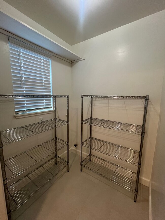 Building Photo - GORGEOUS REMODELED 3 BEDROOM HOME IN TAHOE PARK!!