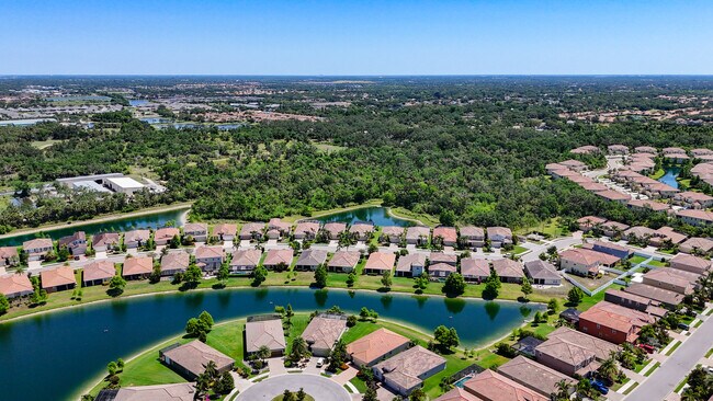 Building Photo - 3009 Esmeralda Dr