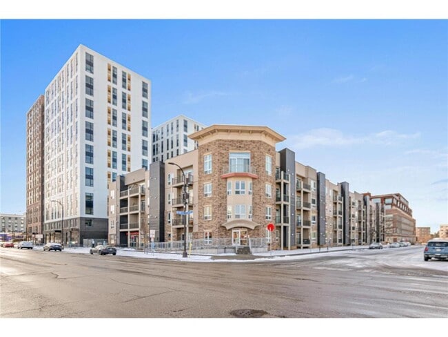 Building Photo - 2600 University Ave SE