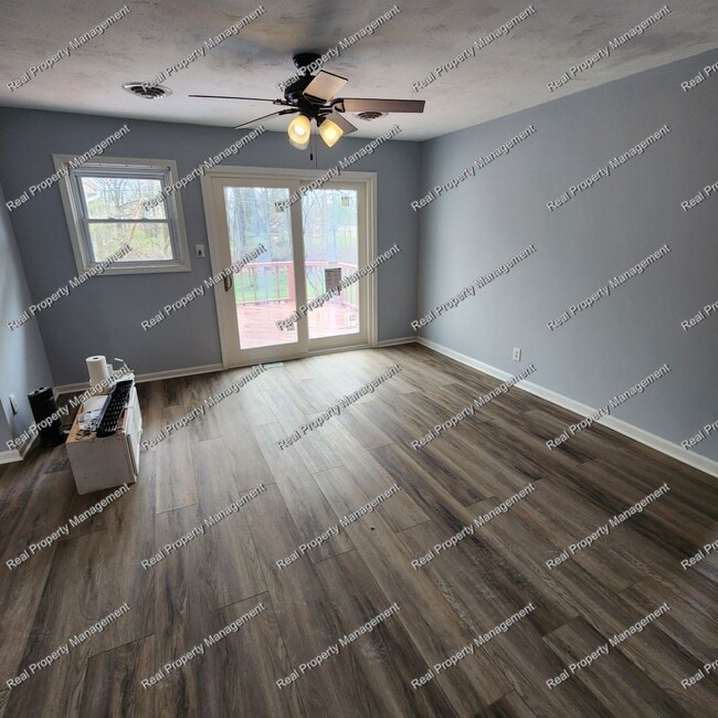 Building Photo - Updated Four Bedroom Hobart Ranch