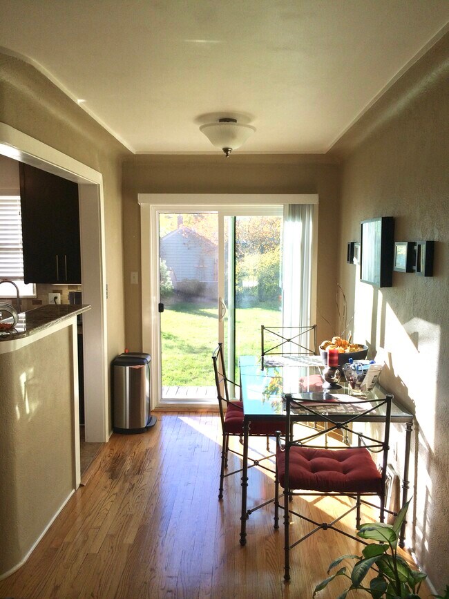 Dining - 1545 S Steele St