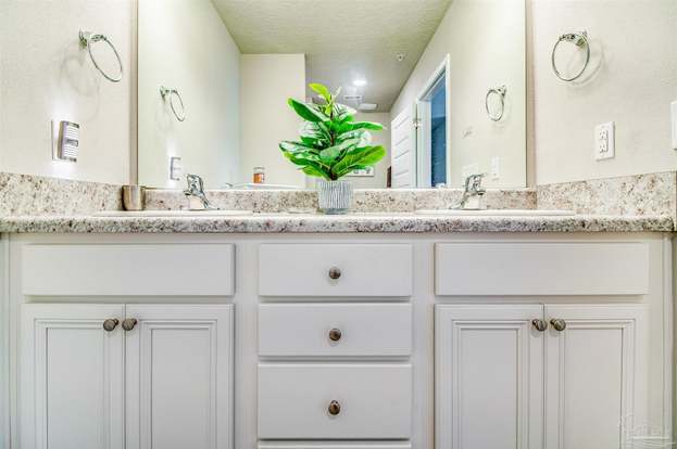 Building Photo - 6077 Royal Port Ct
