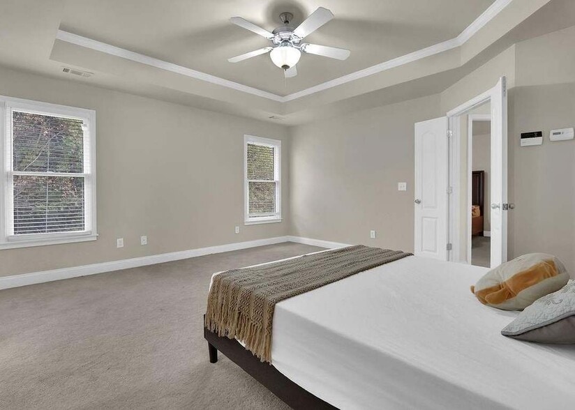 Building Photo - 1893 Thomas Pointe Trce