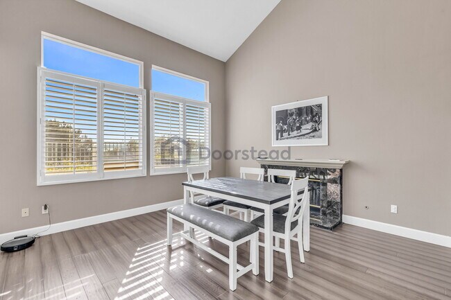 Building Photo - 6042 E Birdcage Ct