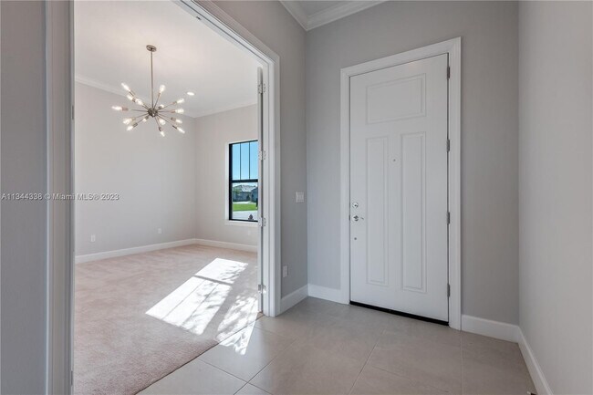 Building Photo - 627 SE Boboli Way