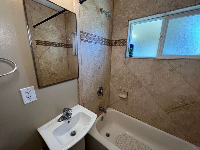 Building Photo - Gorgeous Unit in Imperial Beach!