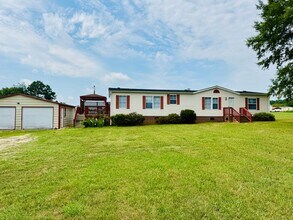 Building Photo - Convenient Countryside Living - Henderson NC