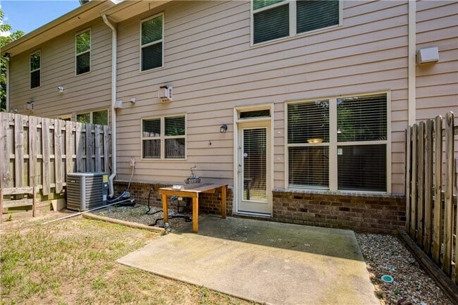 Building Photo - 2249 Knoxhill View