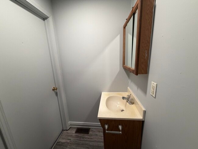 Building Photo - 1114-B Gilbert-