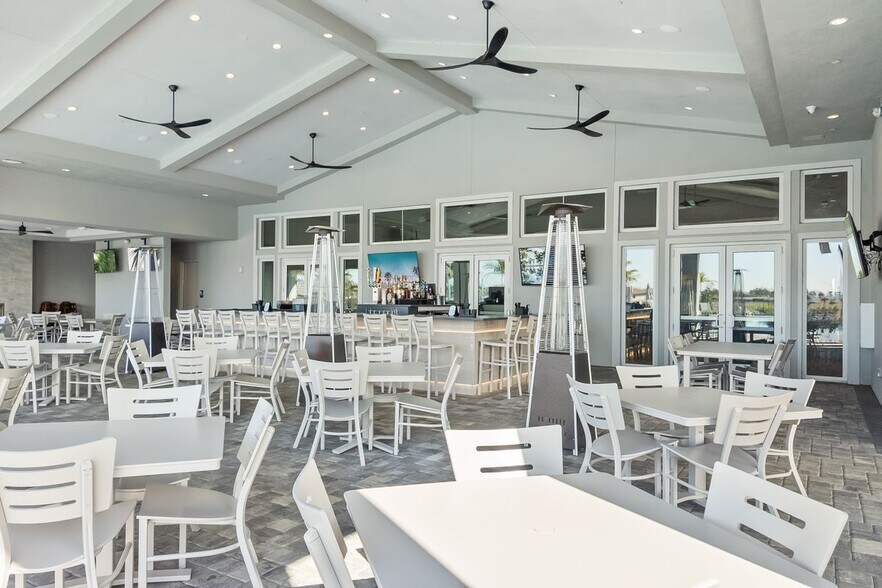 Building Photo - 5030 Saratoga Springs Run