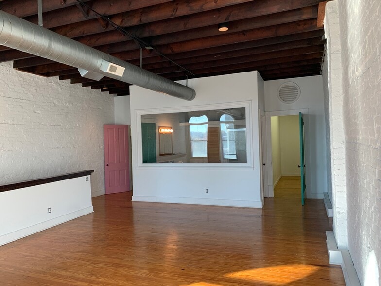 Building Photo - 109 W Front St