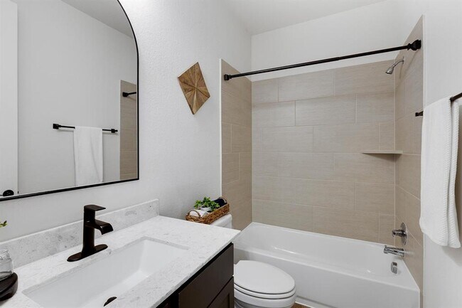 Building Photo - 378 Carpenter Hill Dr