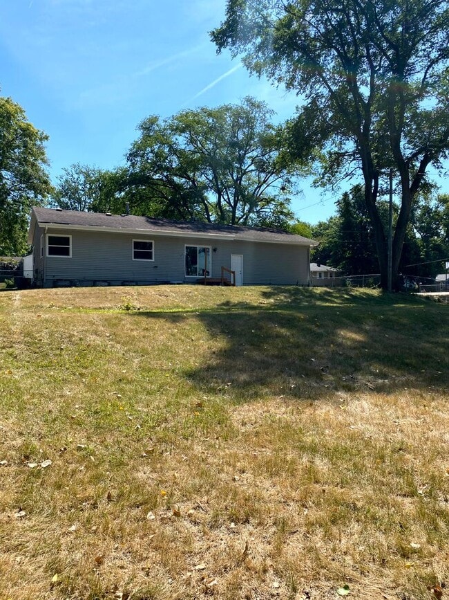 Building Photo - Located in Norwalk IA Updated 4 Bedroom 1 ...