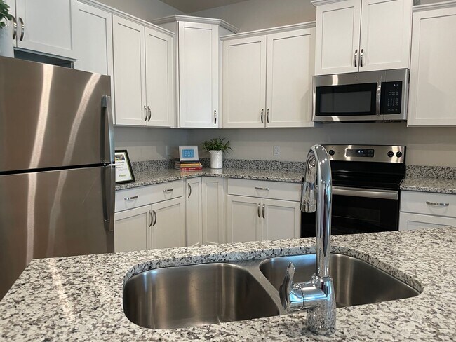 Building Photo - Heron | 3 Bed 2.5 Bath | Garage | 1800 sf | $2699-$3104 | 6, 7, 8, 9, 11, 12, 13, 14, 15 and 18 m...