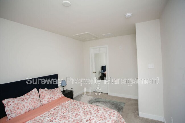 Building Photo - 185 Nathan Dr
