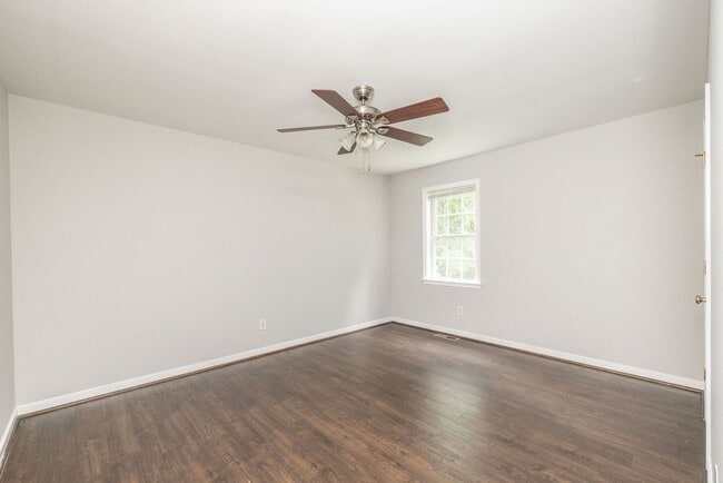 Building Photo - Spacious home in Hopewell
