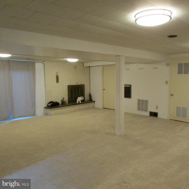 Building Photo - 2700 Sulgrave Ave