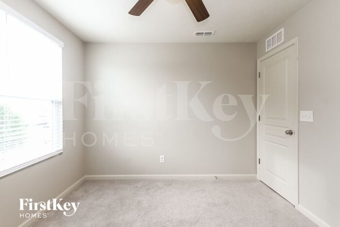 Building Photo - 15445 Eastpark Cir W