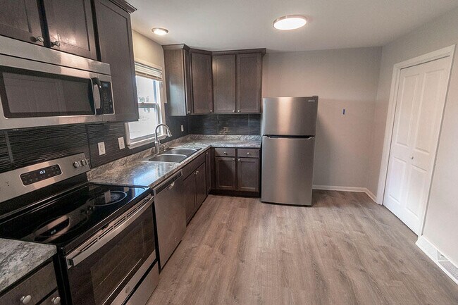 Building Photo - 1219 Player Pl