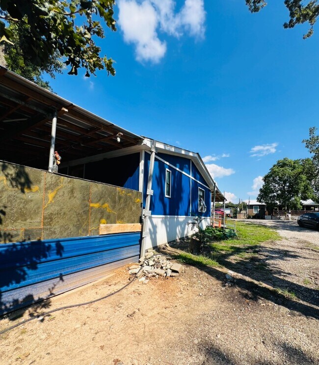 Building Photo - 491 E Sherwood Dr