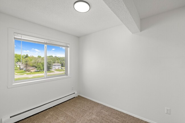 Building Photo - Ivy I | Elevated 3 Bedroom