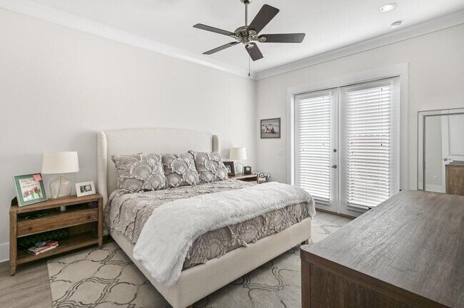 Building Photo - 995 Airport Rd