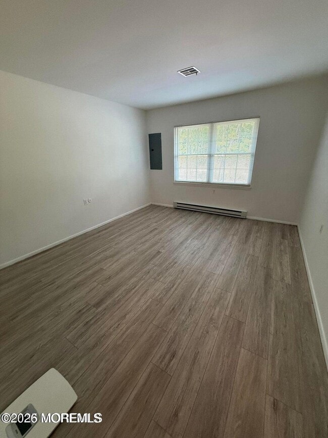 Building Photo - 1178B Clydebank Ct