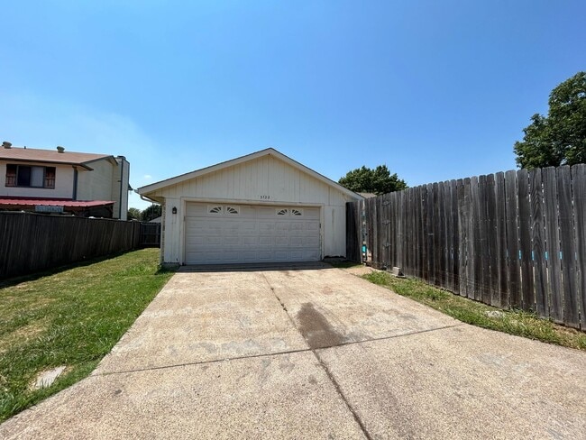 Building Photo - 3702 Bond St