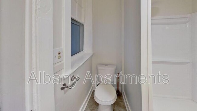 Building Photo - 568 Park Ave