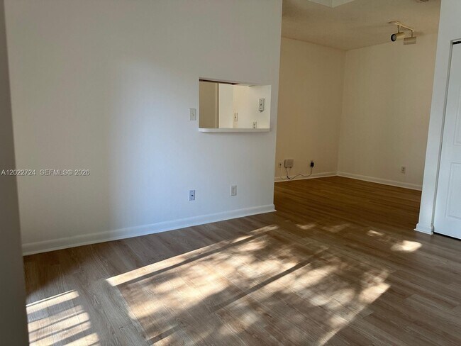 Building Photo - 631 Cypress Lake Blvd