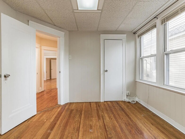 Building Photo - 832 Calhoun Ave