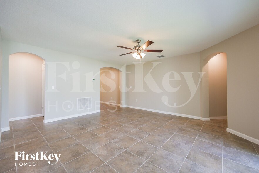 Building Photo - 623 Lindbergh Wy