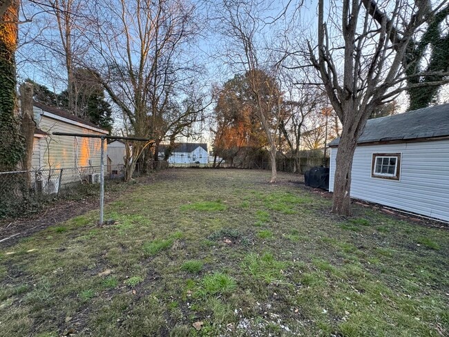 Building Photo - 515 Chapel St