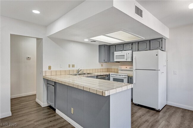 Building Photo - 4150 Sanderling Cir