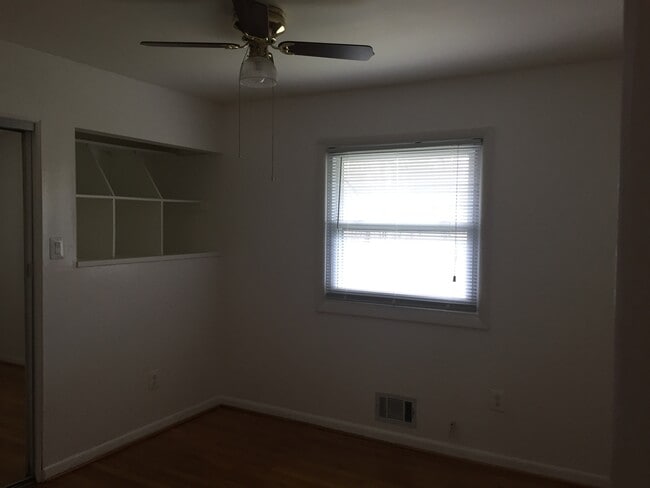 Building Photo - 4 BEDROOM, 3 FULL BATH SINGLE FAMILY HOME ...