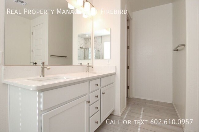 Building Photo - 3037 W la Mirada Dr