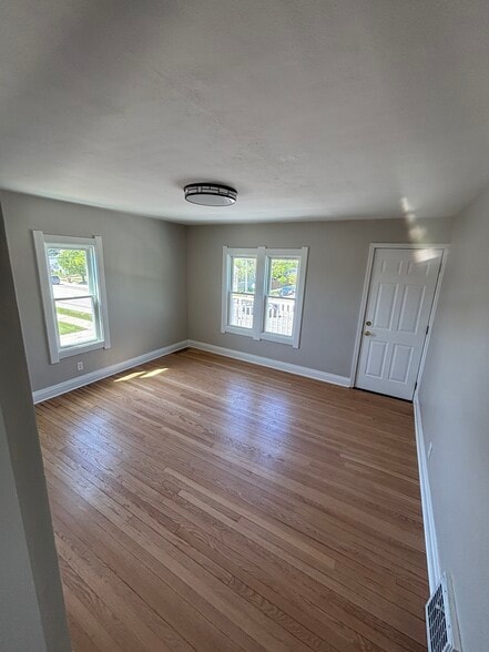 Master Bedroom - 6433 39th Ave